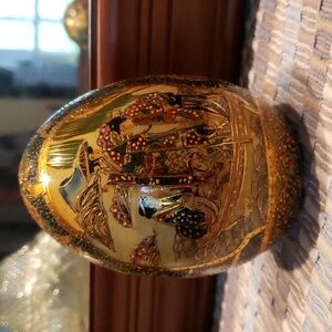 Royal Satsuma 4in Chinese home decor egg